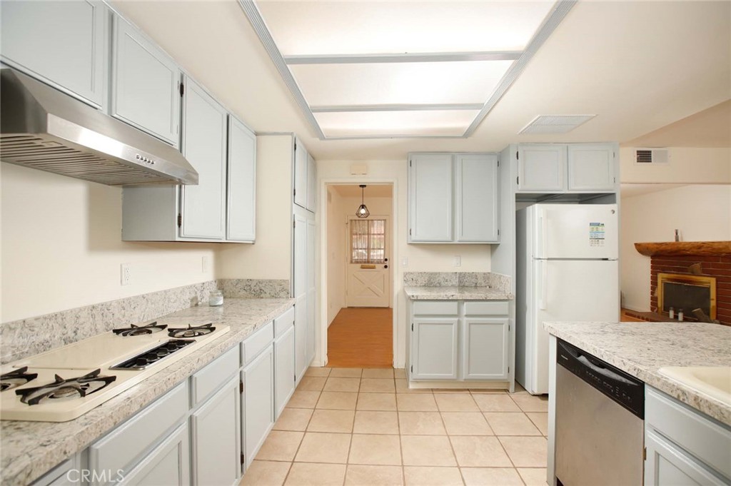 13601 Simshaw Avenue