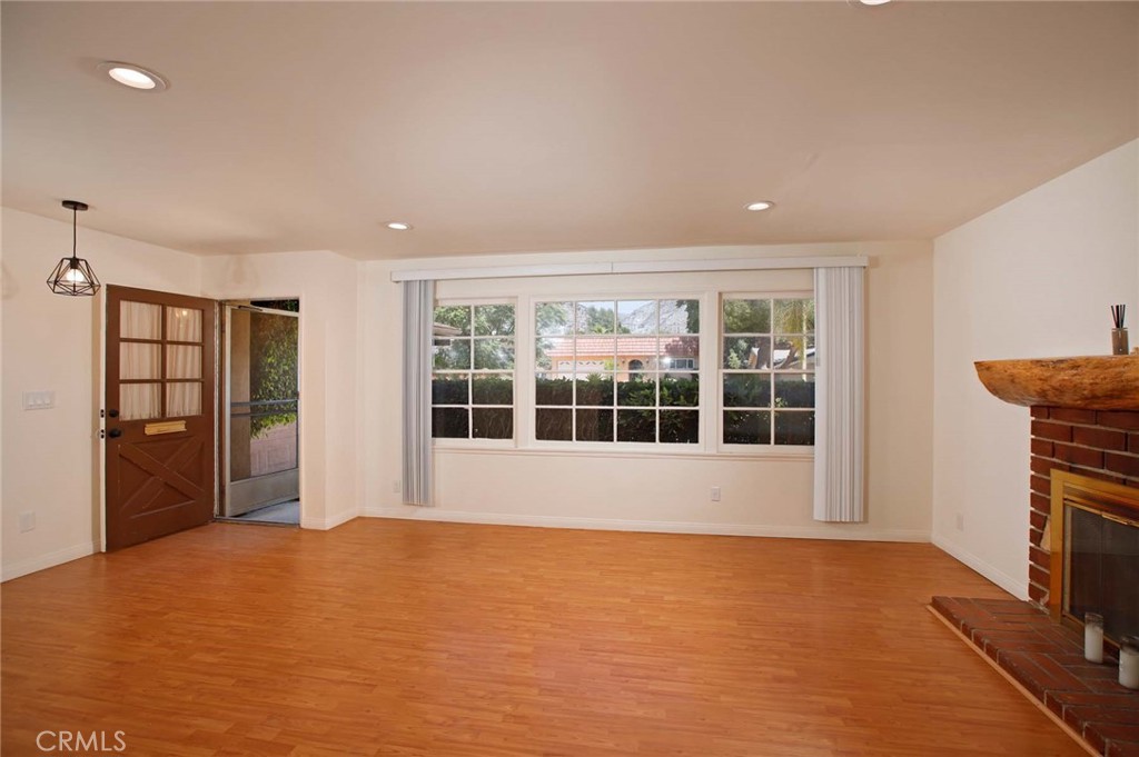 13601 Simshaw Avenue