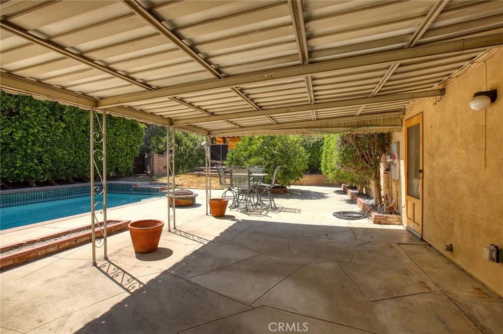 13601 Simshaw Avenue