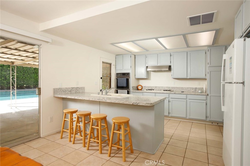 13601 Simshaw Avenue