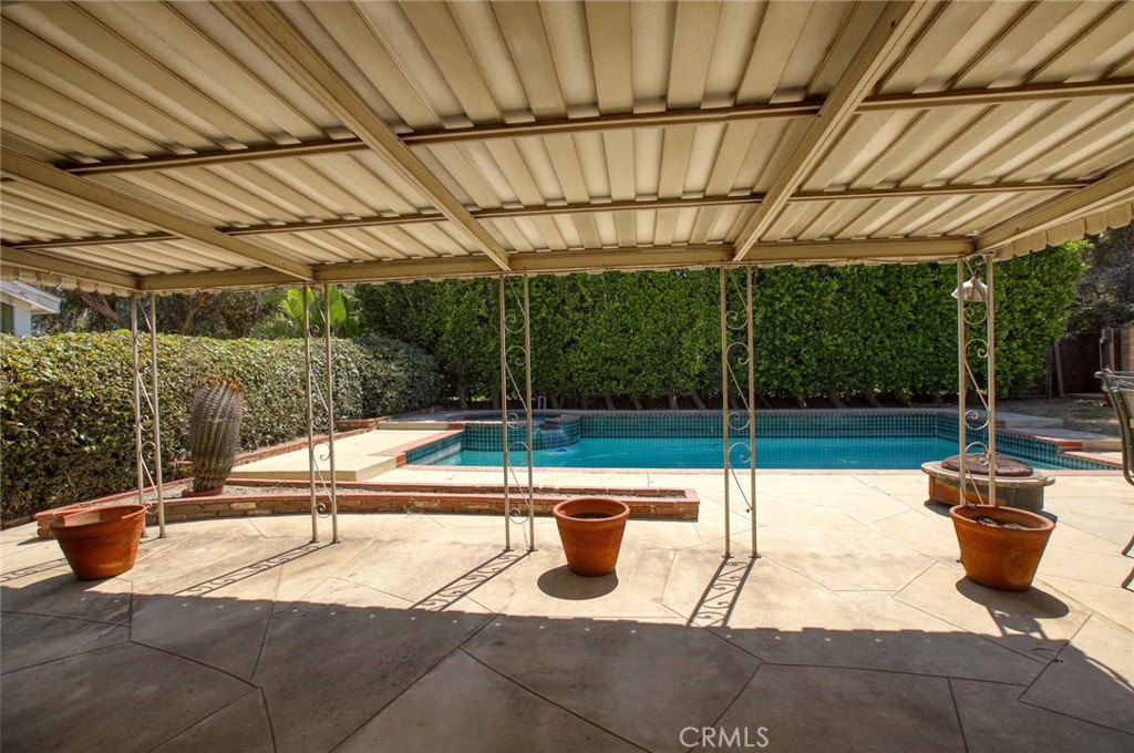 13601 Simshaw Avenue