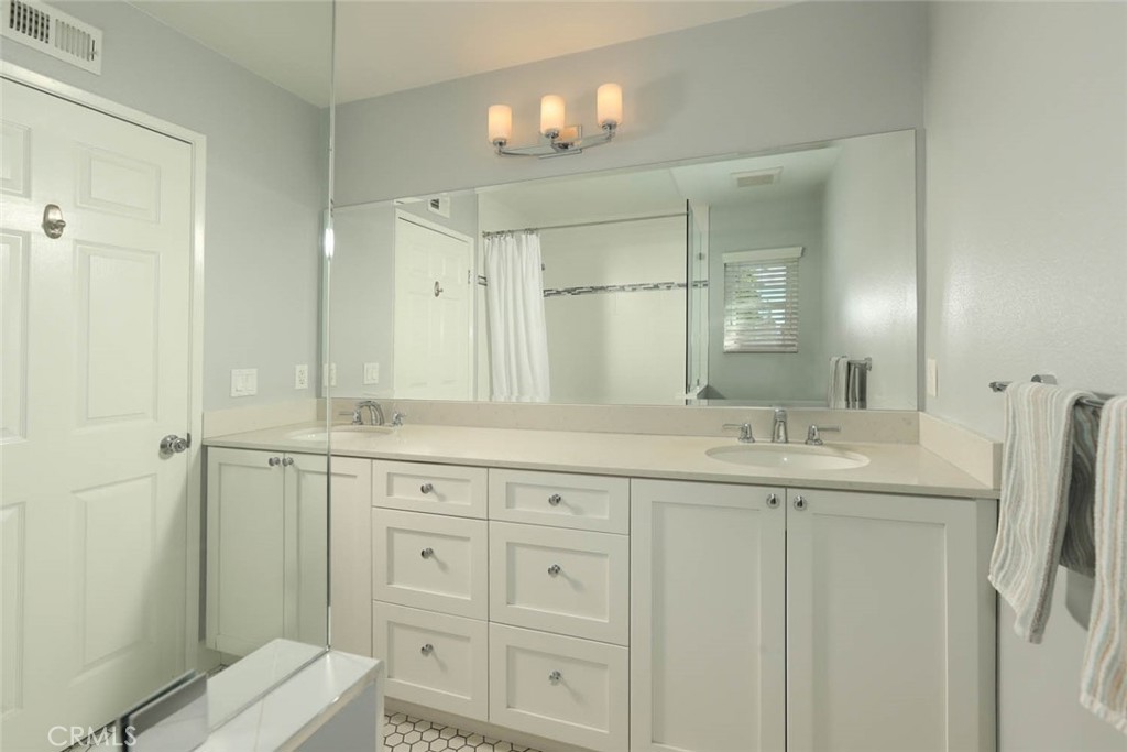 14047 Simshaw Avenue