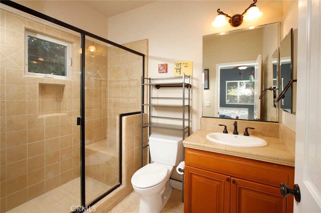 1595 E Avenida De Las Flores