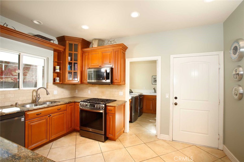 1595 E Avenida De Las Flores