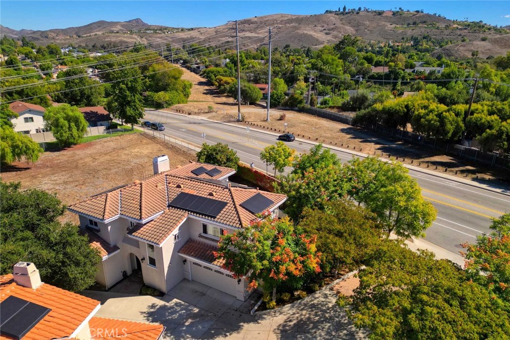 1595 E Avenida De Las Flores