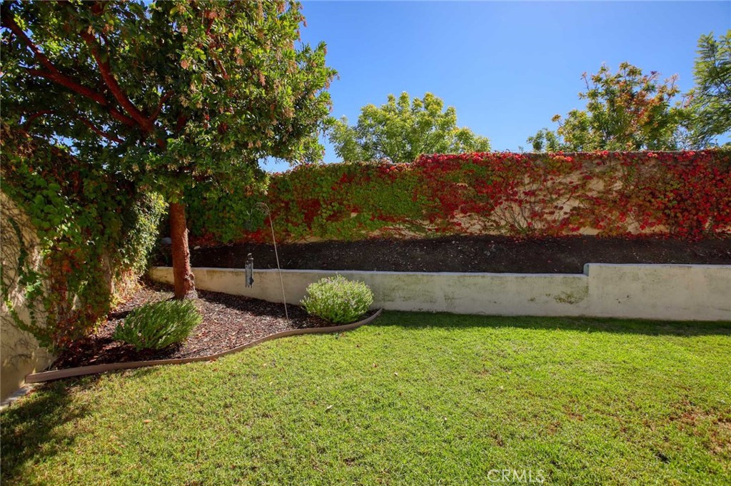 1595 E Avenida De Las Flores