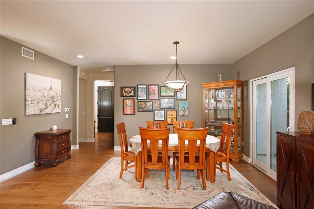 1595 E Avenida De Las Flores