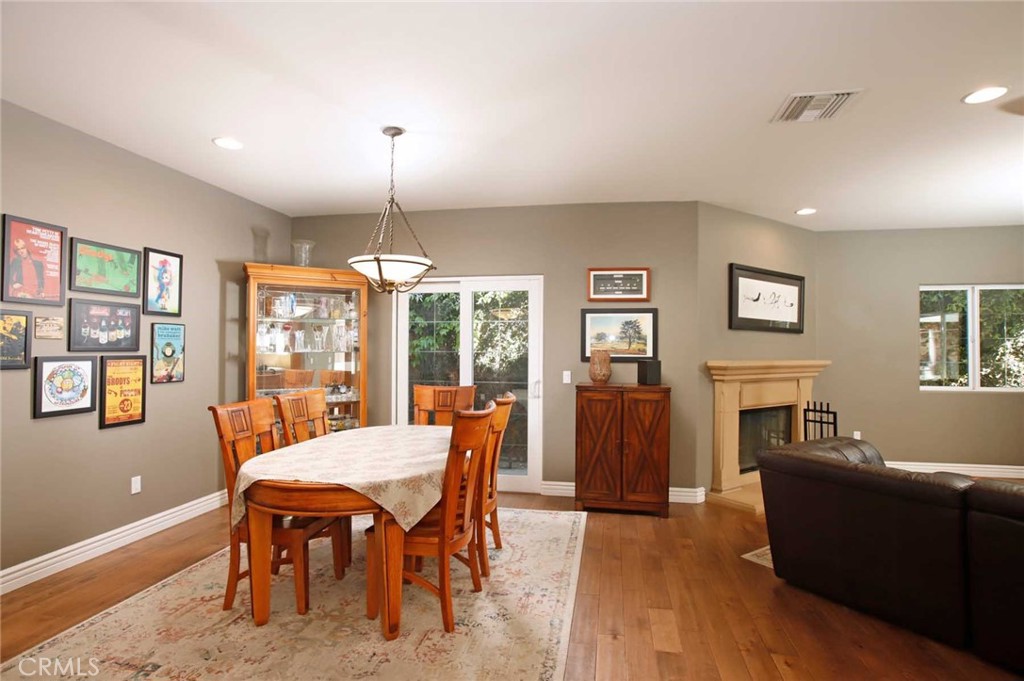 1595 E Avenida De Las Flores