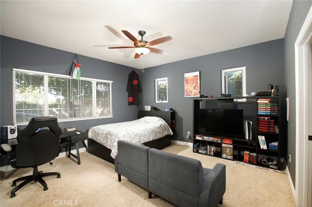 1595 E Avenida De Las Flores