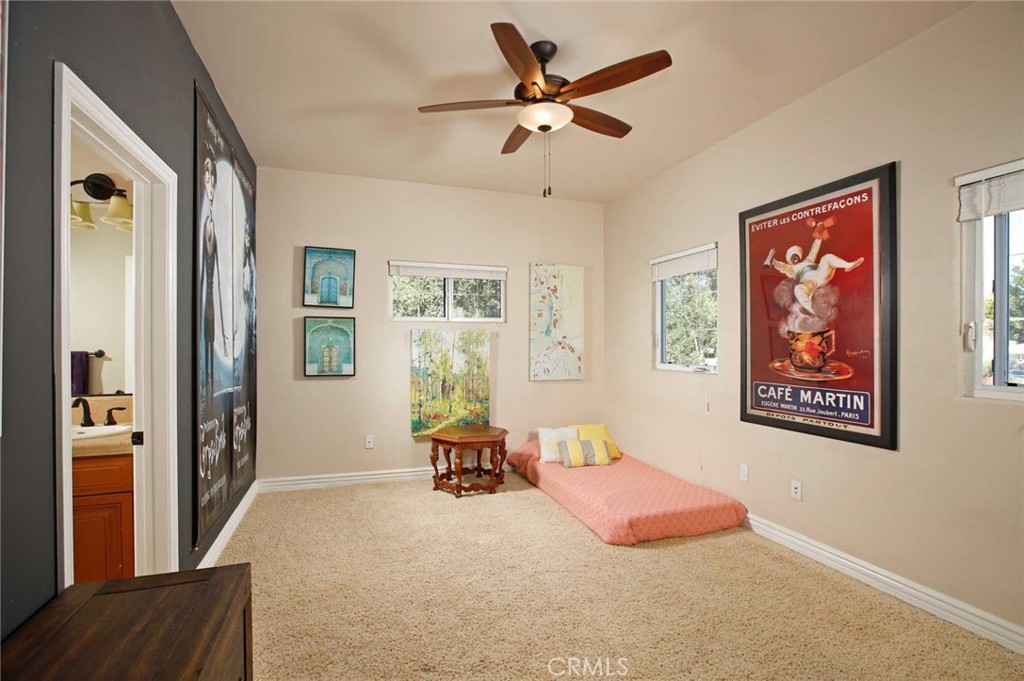 1595 E Avenida De Las Flores