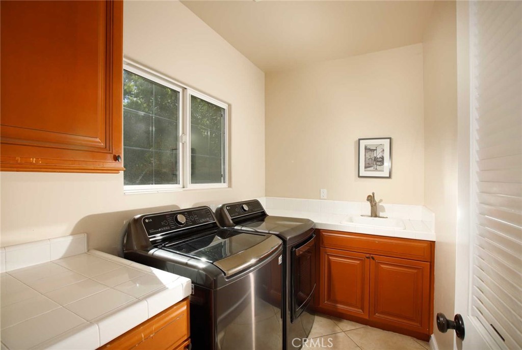 1595 E Avenida De Las Flores