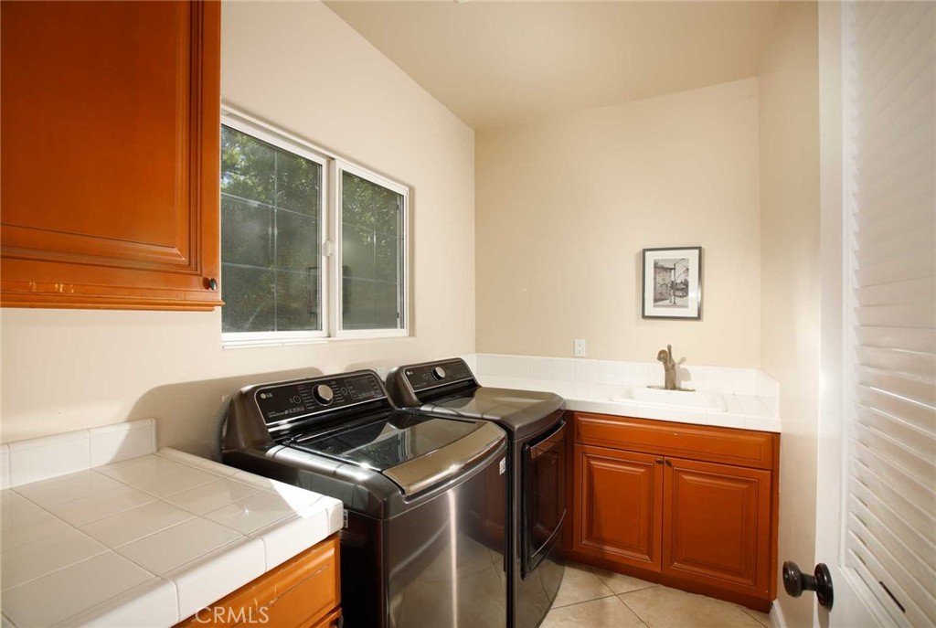 1595 E Avenida De Las Flores