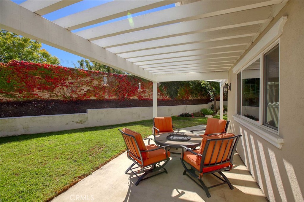 1595 E Avenida De Las Flores