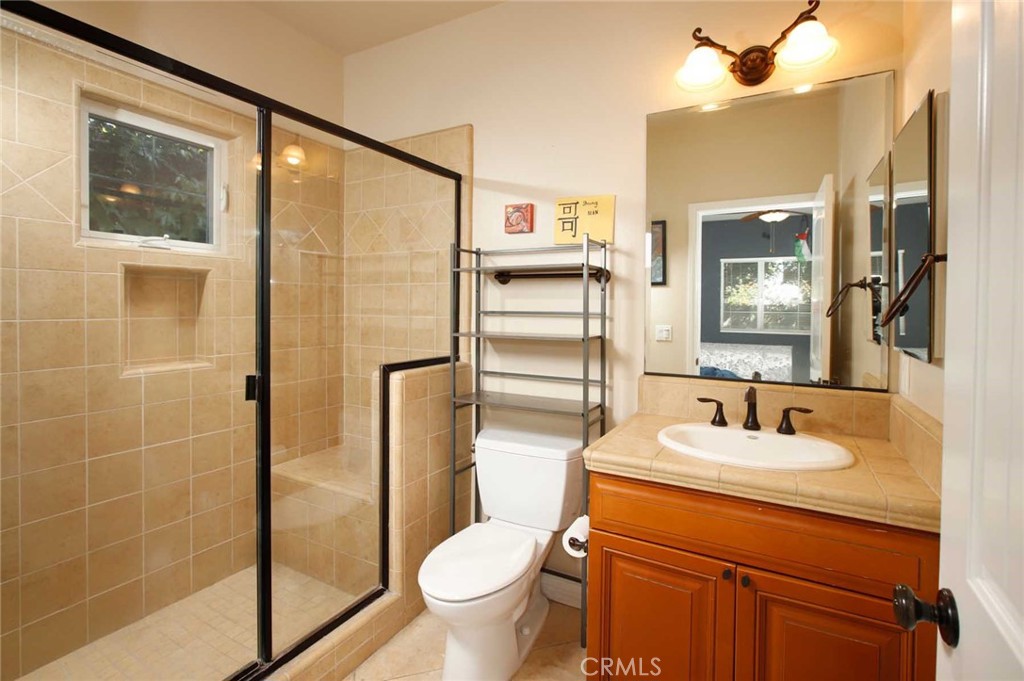 1595 E Avenida De Las Flores