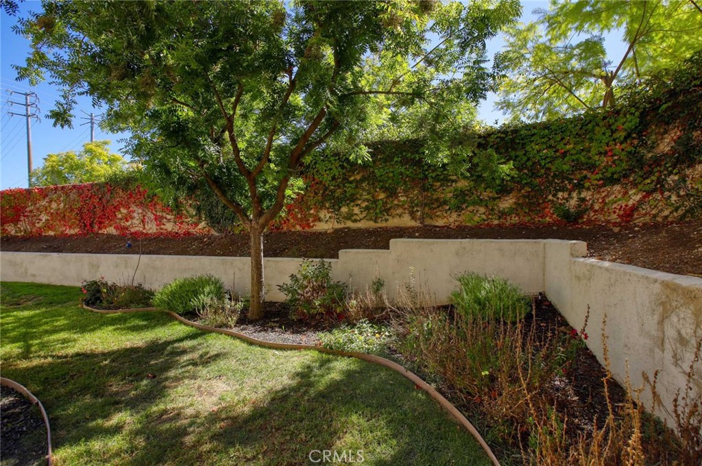 1595 E Avenida De Las Flores