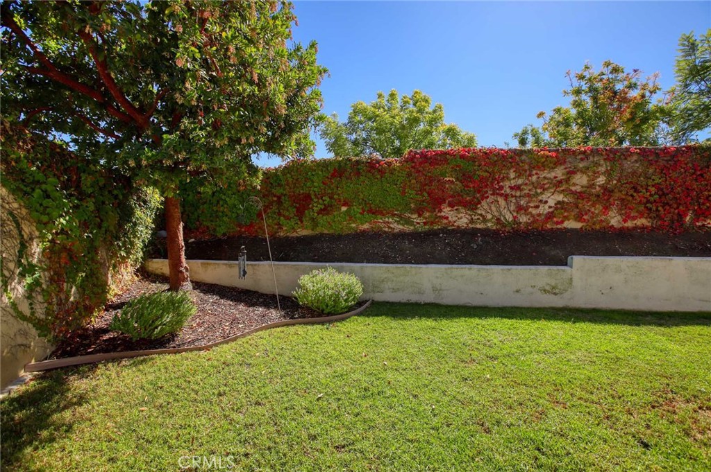 1595 E Avenida De Las Flores