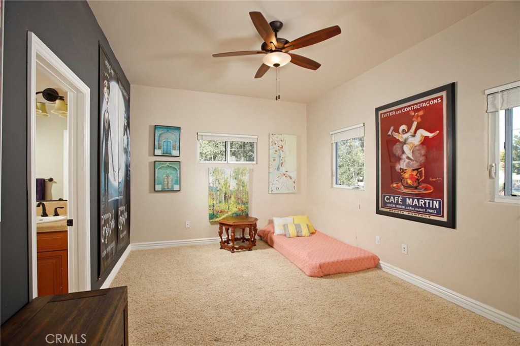 1595 E Avenida De Las Flores