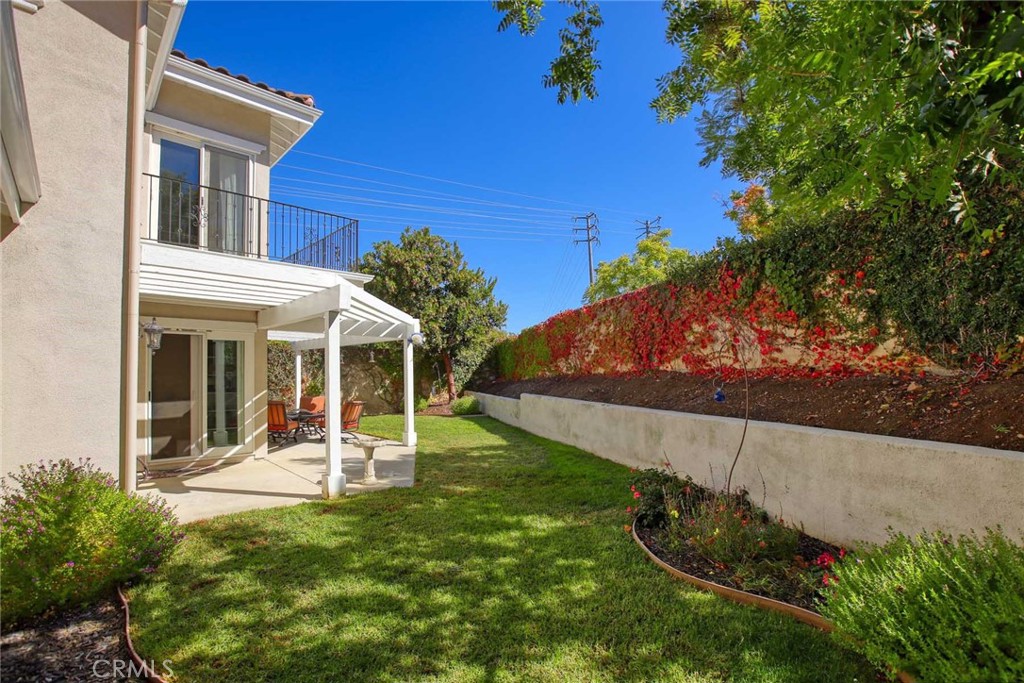 1595 E Avenida De Las Flores