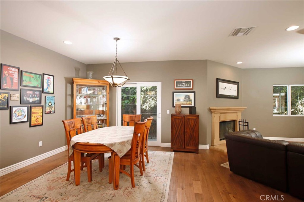 1595 E Avenida De Las Flores