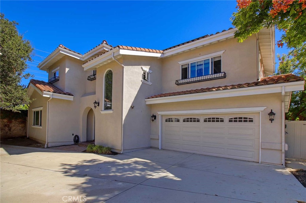 1595 E Avenida De Las Flores