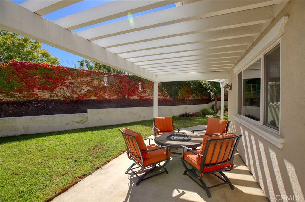 1595 E Avenida De Las Flores