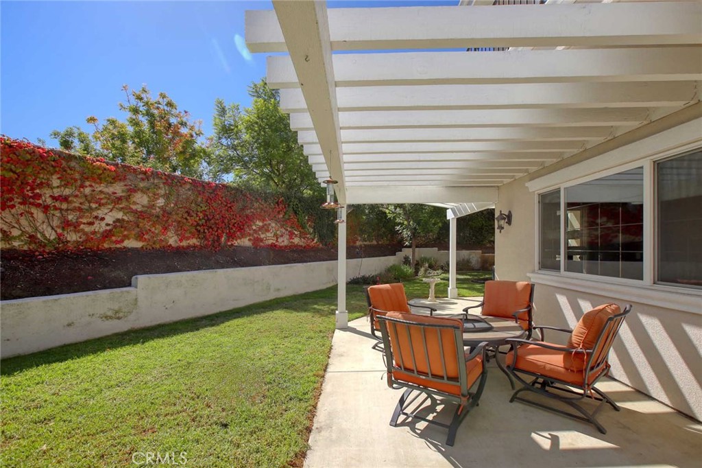 1595 E Avenida De Las Flores