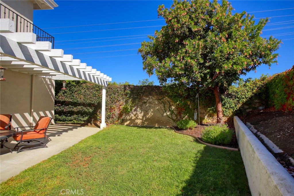 1595 E Avenida De Las Flores