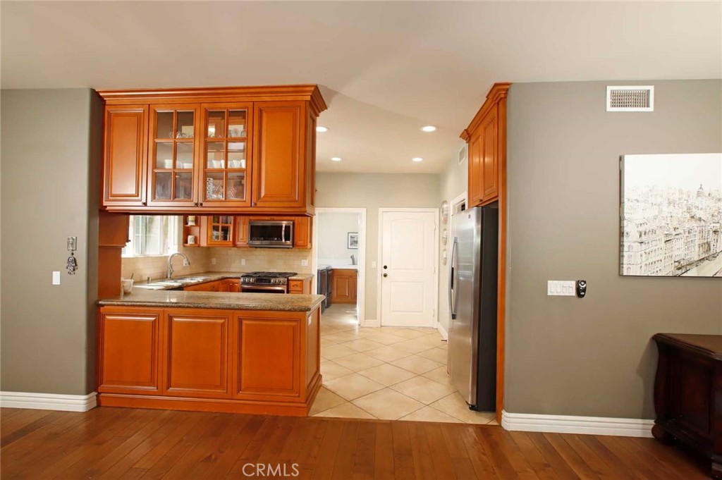 1595 E Avenida De Las Flores