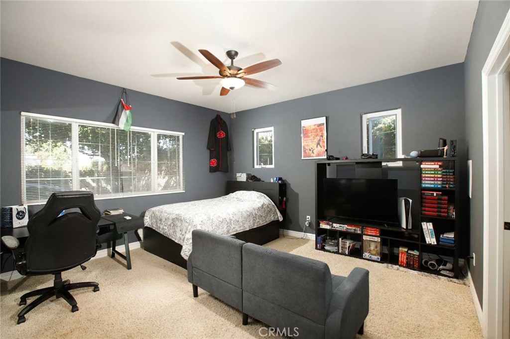 1595 E Avenida De Las Flores