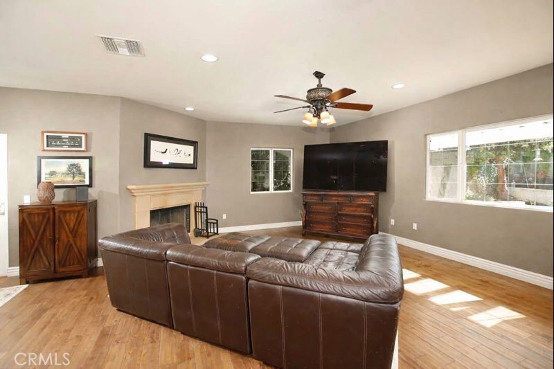 1595 E Avenida De Las Flores