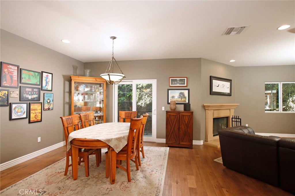 1595 E Avenida De Las Flores