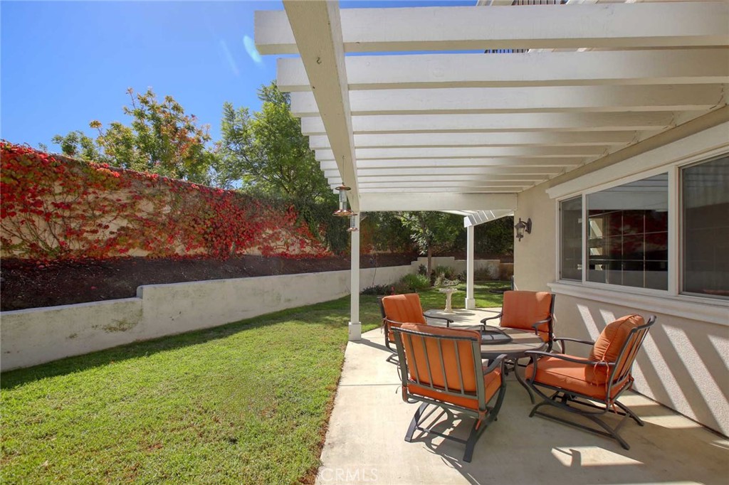 1595 E Avenida De Las Flores