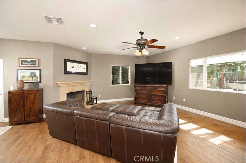 1595 E Avenida De Las Flores