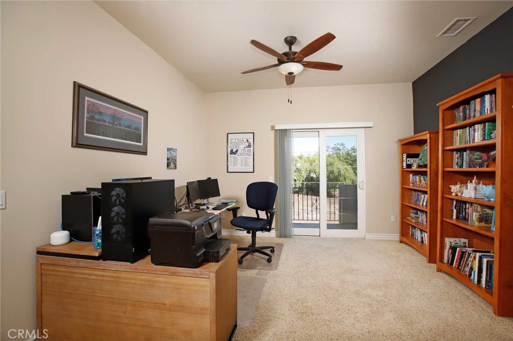 1595 E Avenida De Las Flores