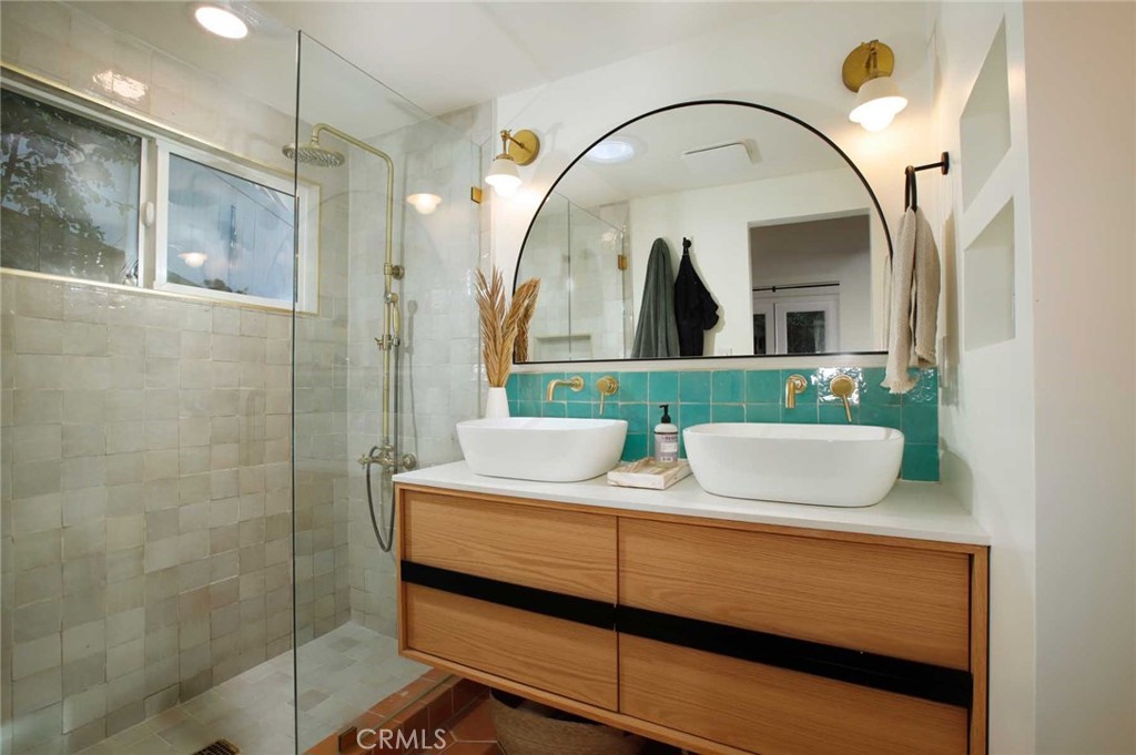 3122 Oakcrest