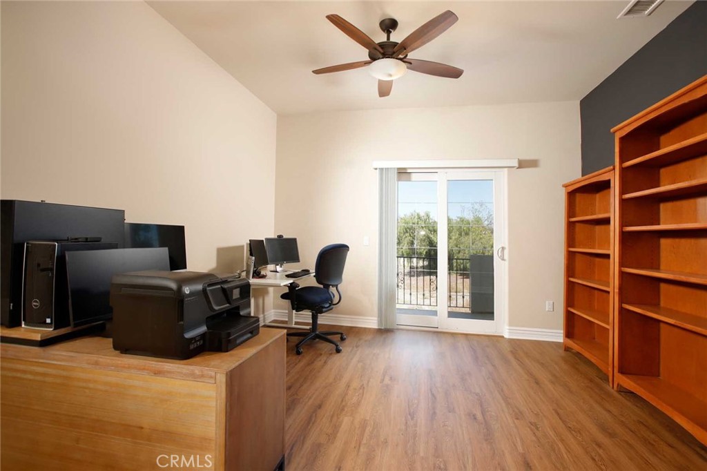 1595 E Avenida De Las Flores