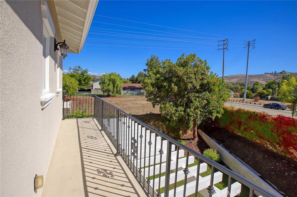 1595 E Avenida De Las Flores