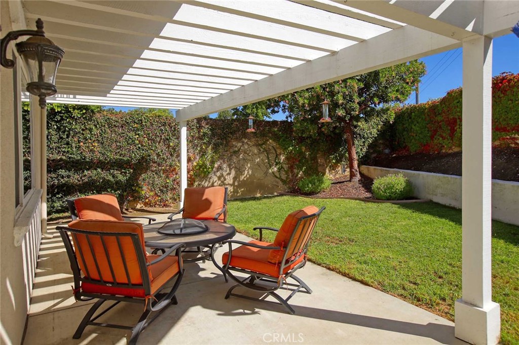 1595 E Avenida De Las Flores