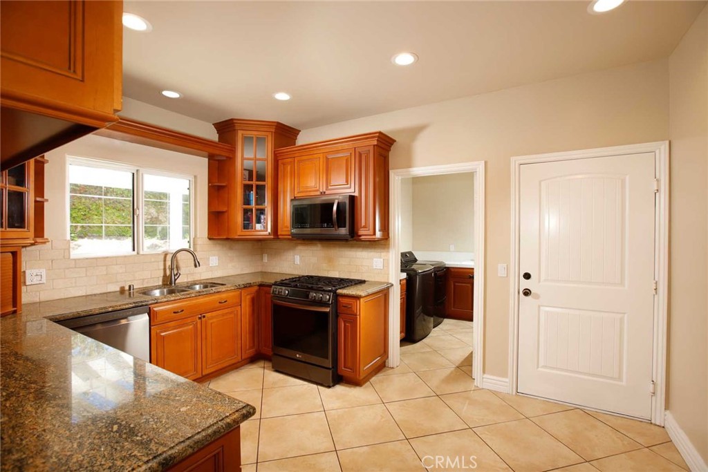 1595 E Avenida De Las Flores