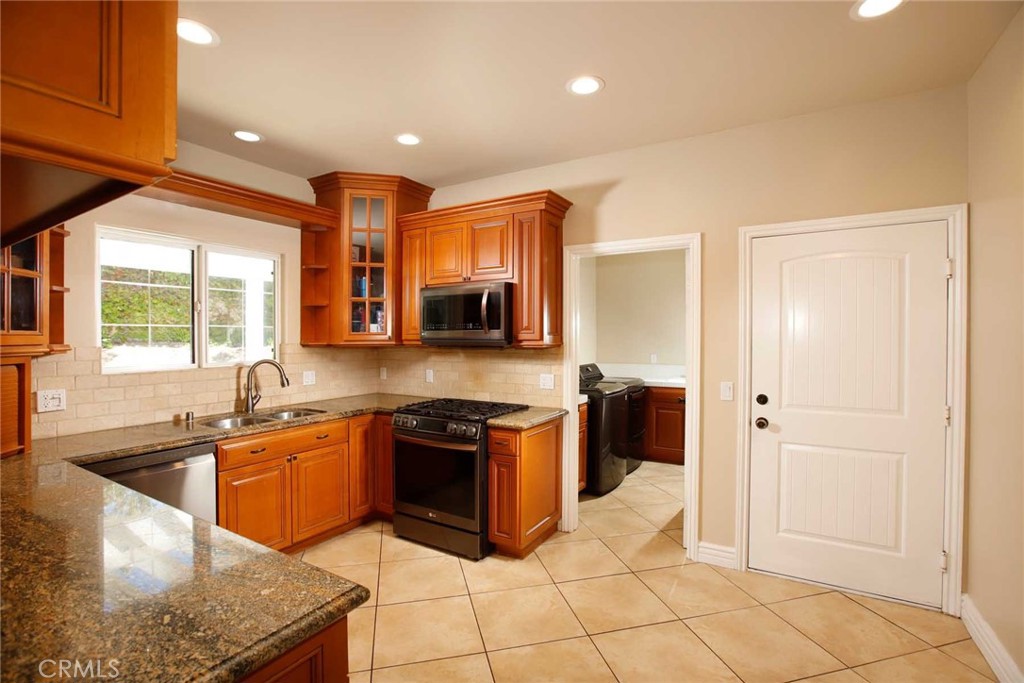 1595 E Avenida De Las Flores