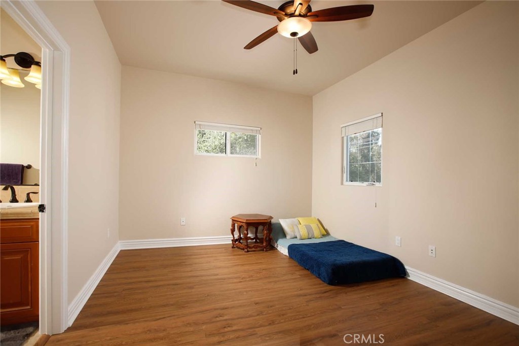 1595 E Avenida De Las Flores