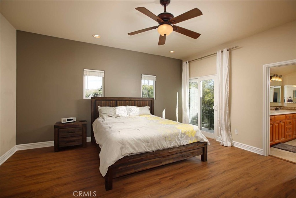 1595 E Avenida De Las Flores