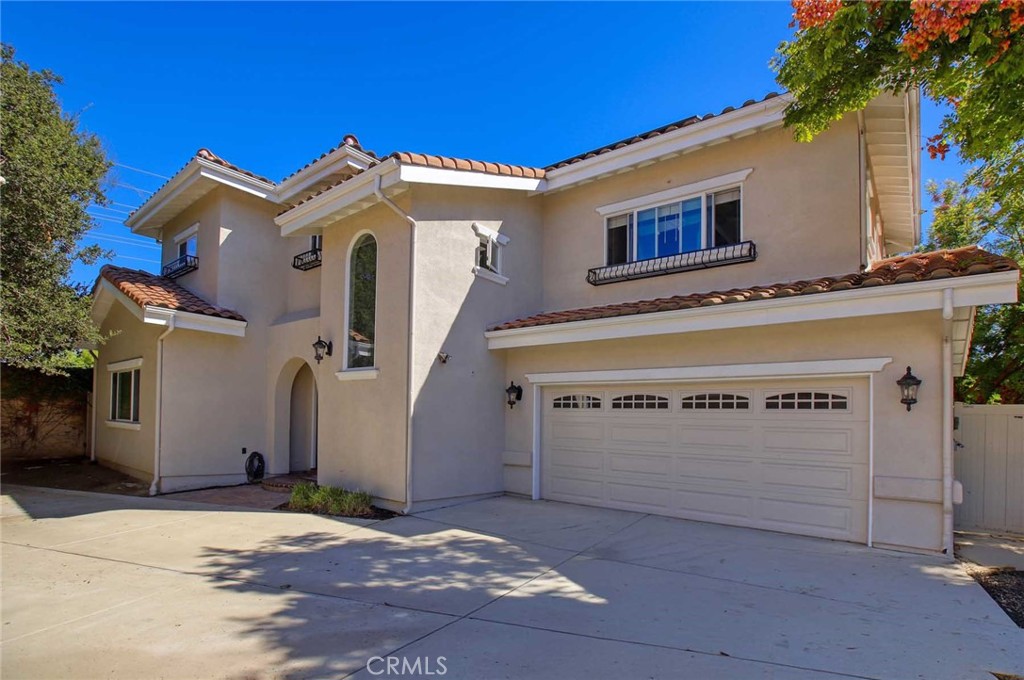 1595 E Avenida De Las Flores