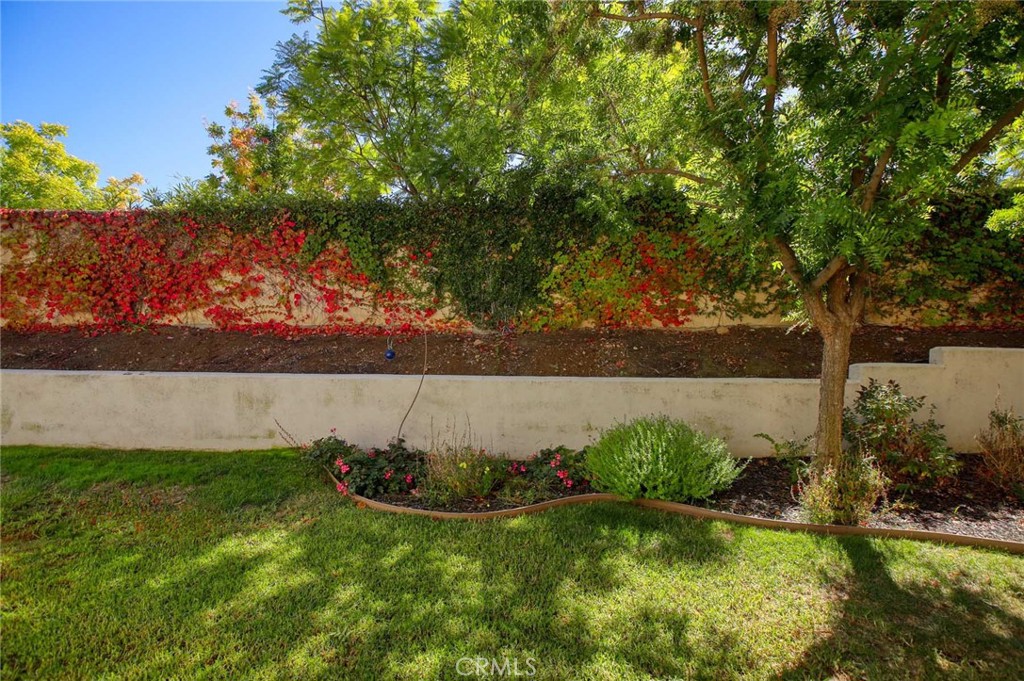 1595 E Avenida De Las Flores