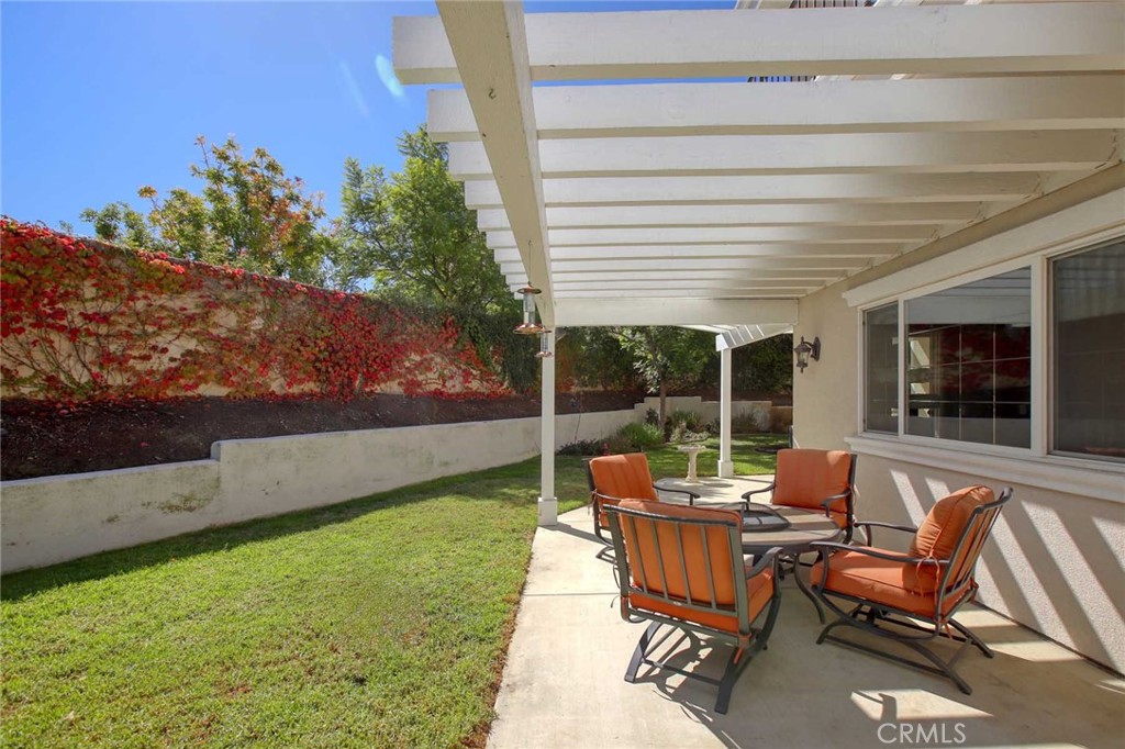 1595 E Avenida De Las Flores