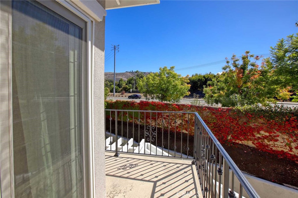 1595 E Avenida De Las Flores