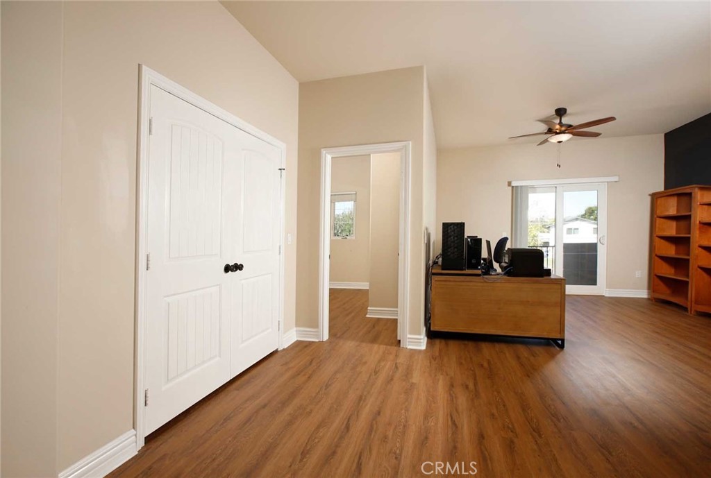 1595 E Avenida De Las Flores