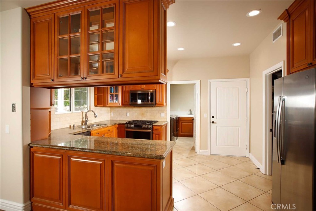 1595 E Avenida De Las Flores