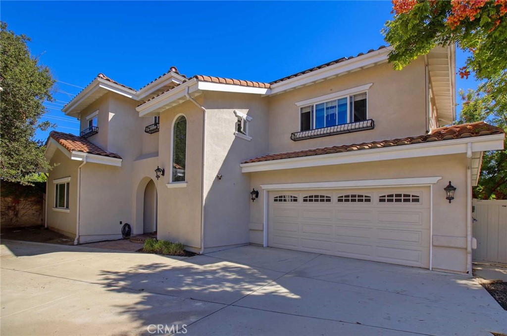 1595 E Avenida De Las Flores