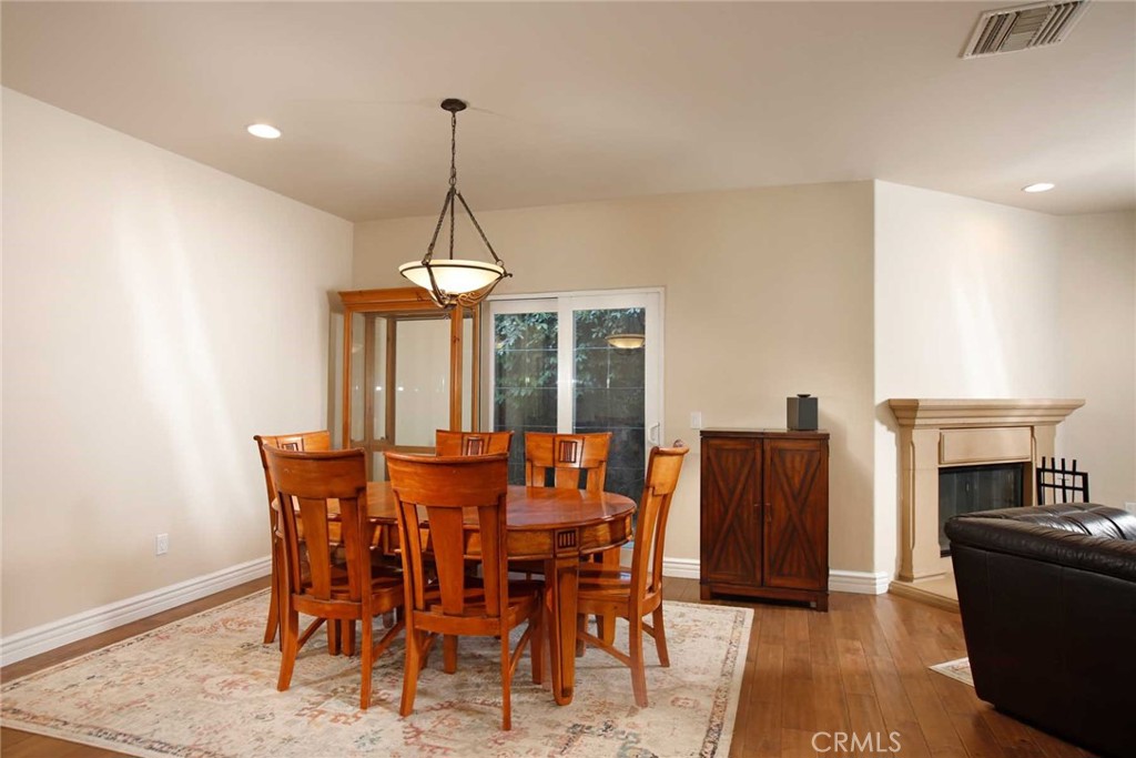 1595 E Avenida De Las Flores